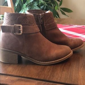 Steve Madden distressed boots